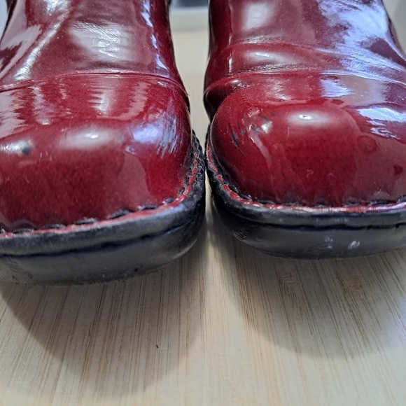B.O.C. Born Concepts Burgundy Patent Leather Clogs/Mules   Size 7.5 - Picture 4 of 13